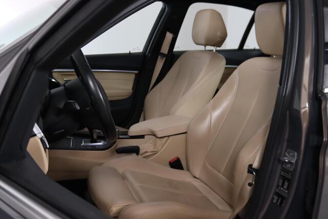 BMW 3-SERIE 320i Luxury Edition Schuif/kanteldak, Keyless, ACC, Volleder, Trekhaak, Individual