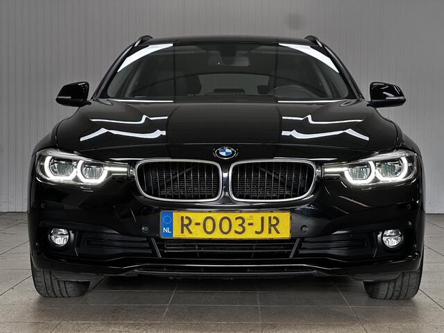 BMW 3-SERIE Touring 318i Executive APK 10-2027!/ Facelift!/ LED Koplampen + Mistl./ Camera/ LEER/ Elek. Kofferklep/ Bluetooth/ Stoelverw./ PDC V+A/ Navi/ Clima/ Cruise/ Armsteun/ Multi. LEDER. Stuur/ Chroom/ Dakrails.