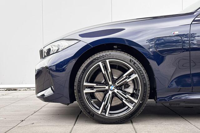 BMW 3-SERIE Touring 330e M-Sport / Glazen Schuifdak / 18'' / Stoelverwarming / Apple Carplay