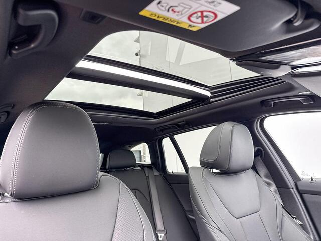 BMW 3-SERIE Touring 330e M-Sport / Glazen Schuifdak / 18'' / Stoelverwarming / Apple Carplay