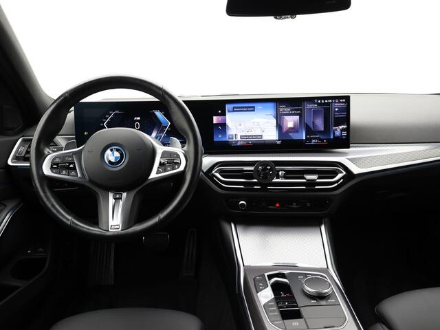 BMW 3-SERIE Touring 330e xDrive | M-sport | Trekhaak wegkl. | 19'' | Stoelgeheugen | Driving Assistant Professional | Prijs Rijklaar !!