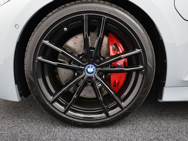 BMW 3-SERIE Touring 330e xDrive | M-sport | Trekhaak wegkl. | 19'' | Stoelgeheugen | Driving Assistant Professional | Prijs Rijklaar !!