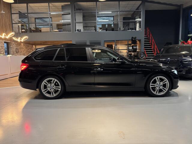 BMW 3-SERIE Touring 318i High Exe aut. 18" stoelverw. elektr. achterklep