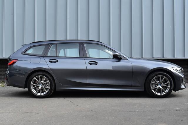 BMW 3-SERIE Touring 330i High Executive Aut. | Sfeerverl | Stoelverwarming | Navi | Deal. OH