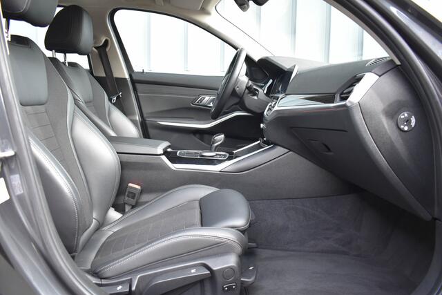 BMW 3-SERIE Touring 330i High Executive Aut. | Sfeerverl | Stoelverwarming | Navi | Deal. OH