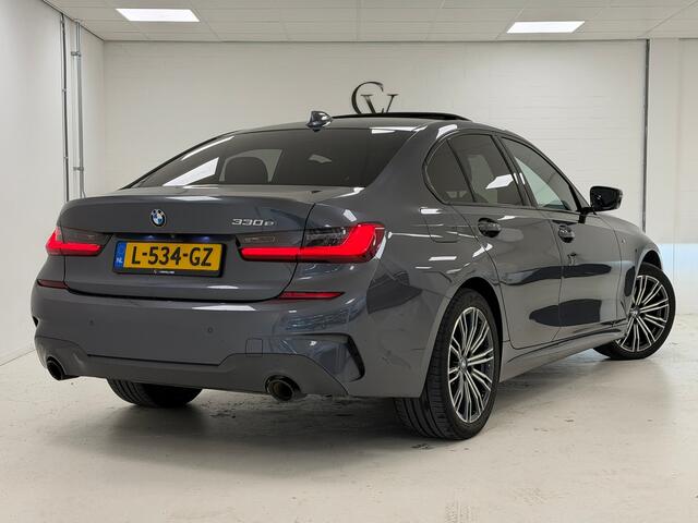 BMW 3-SERIE 330e M-Sport | Schuif/kanteldak | Elektrische stoelen | Verwarmd stuur |