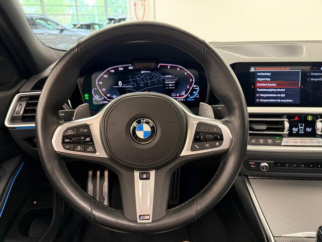 BMW 3-SERIE 330e M-Sport | Schuif/kanteldak | Elektrische stoelen | Verwarmd stuur |