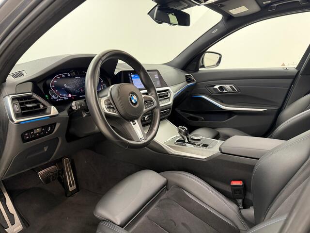 BMW 3-SERIE 330e M-Sport | Schuif/kanteldak | Elektrische stoelen | Verwarmd stuur |