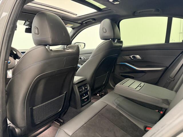 BMW 3-SERIE 330e M-Sport | Schuif/kanteldak | Elektrische stoelen | Verwarmd stuur |