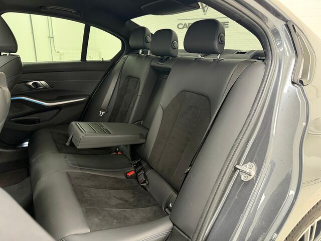 BMW 3-SERIE 330e M-Sport | Schuif/kanteldak | Elektrische stoelen | Verwarmd stuur |