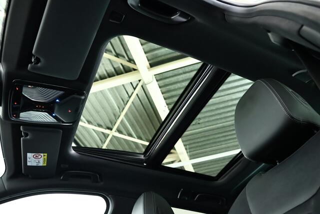 BMW 3-SERIE Touring 330e xDrive M-Sport / Opendak / ACC / Memory / Trekhaak