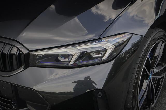 BMW 3-SERIE Touring 330e xDrive ADAPTIVE CRUISE | STOELVERWARMING | CAMERA | M STOELEN | PANO | HEAD UP | MEMORY | APPLE CARPLAY