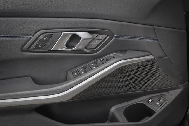 BMW 3-SERIE Touring 330e xDrive ADAPTIVE CRUISE | STOELVERWARMING | CAMERA | M STOELEN | PANO | HEAD UP | MEMORY | APPLE CARPLAY