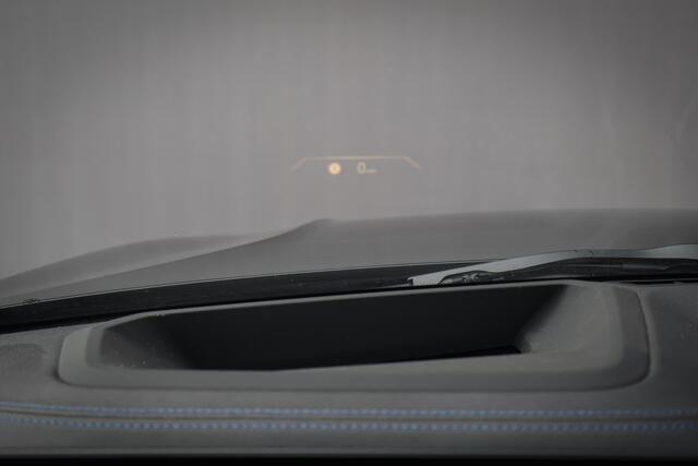 BMW 3-SERIE Touring 330e xDrive ADAPTIVE CRUISE | STOELVERWARMING | CAMERA | M STOELEN | PANO | HEAD UP | MEMORY | APPLE CARPLAY
