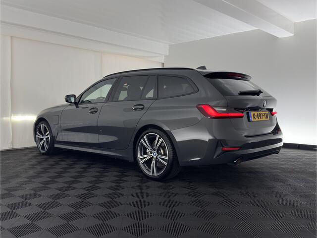 BMW 3-SERIE Touring 330e High Executive (Plug-in) {SoH-91%} (INCL.BTW) Aut. *LEATHER | FULL-LED | HEATED-SPORTSEATS | HIFI-SOUND | NAVI-FULLMAP | DAB+ | DIGI-COCKPIT | PRIVACY-GLASS | AMBIENT-LIGHT | ECC | PDC | CRUISE | 19-ALU* – foto 4