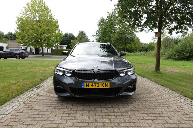BMW 3-SERIE Touring 330i High Executive M-sport | Adaptieve Cruise | Trekhaak | Camera | CarPlay | LED |