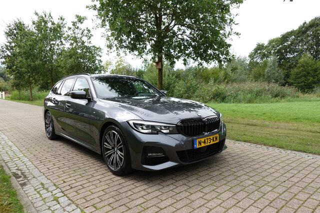 BMW 3-SERIE Touring 330i High Executive M-sport | Adaptieve Cruise | Trekhaak | Camera | CarPlay | LED |