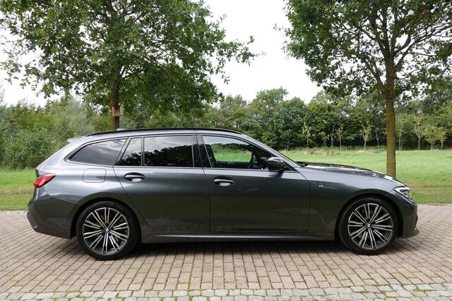 BMW 3-SERIE Touring 330i High Executive M-sport | Adaptieve Cruise | Trekhaak | Camera | CarPlay | LED |