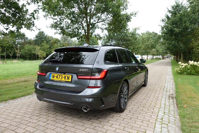 BMW 3-SERIE Touring 330i High Executive M-sport | Adaptieve Cruise | Trekhaak | Camera | CarPlay | LED |