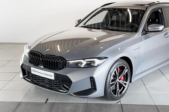 BMW 3-SERIE Touring 330e M Sport | Panoramadak | Trekhaak