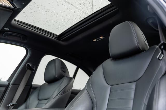 BMW 3-SERIE 330e High Ex M-Sport Frozen / Glazen dak / Adaptief onderstel / Electrische stoelen /