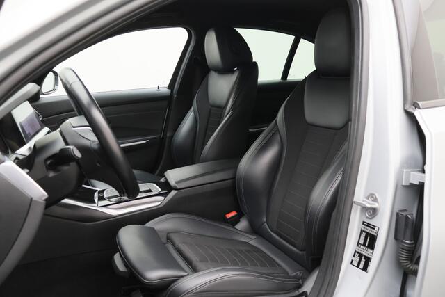 BMW 3-SERIE 320i Executive Edition Leder/Stof, Virtual, Cruise, Apple Carplay, LED, Climate, PDC, 19''