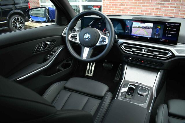 BMW 3-SERIE Touring 330e xDrive M-Sport Pro Pano DA-Prof 360 HUD H/K E-zetels 19inch