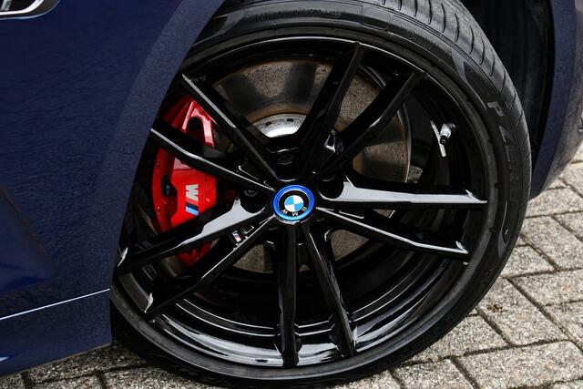 BMW 3-SERIE Touring 330e xDrive M-Sport Pro Pano DA-Prof 360 HUD H/K E-zetels 19inch
