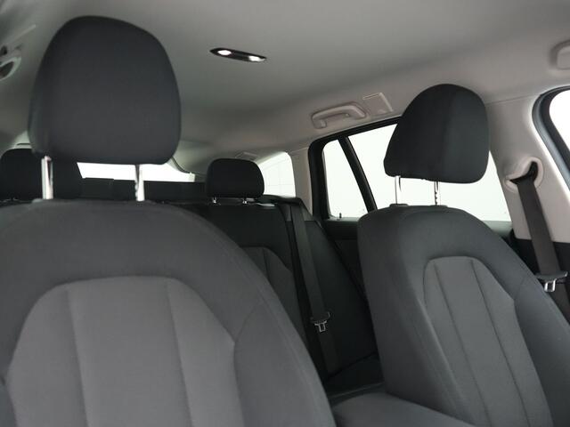 BMW 3-SERIE Touring 330e PHEV 293pk Dealer O.H. | Cruise Control | Camera | Stoelverwarming | Carplay | DAB | Navigatie | 17"L.M | Plug In Hybrid |