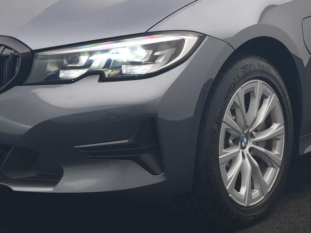BMW 3-SERIE Touring 330e PHEV 293pk Dealer O.H. | Cruise Control | Camera | Stoelverwarming | Carplay | DAB | Navigatie | 17"L.M | Plug In Hybrid |