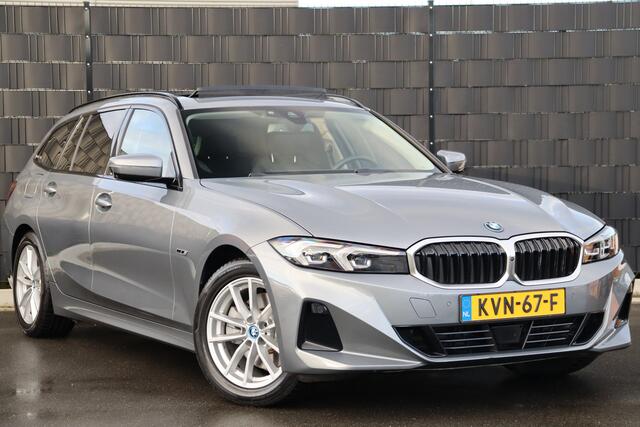 BMW 3-SERIE Touring 320e PHEV | Leder | Pano | HUD | 360 | Elek. Trekhaak | Memory