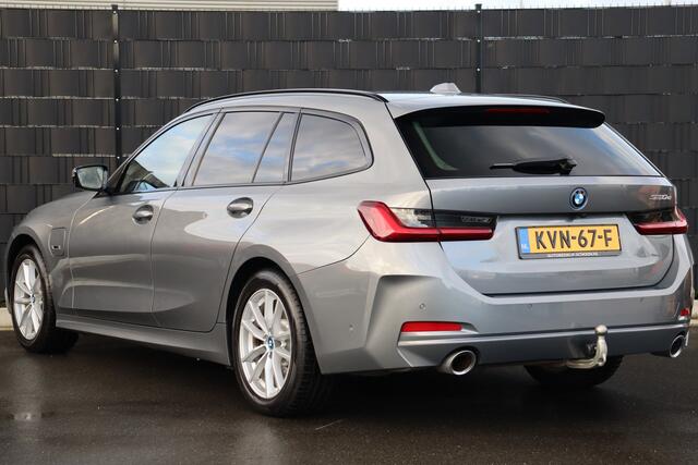 BMW 3-SERIE Touring 320e PHEV | Leder | Pano | HUD | 360 | Elek. Trekhaak | Memory