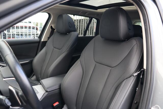 BMW 3-SERIE Touring 320e PHEV | Leder | Pano | HUD | 360 | Elek. Trekhaak | Memory