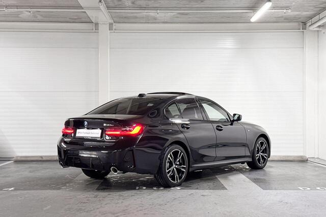 BMW 3-SERIE Sedan 330e M Sport | Schuifdak