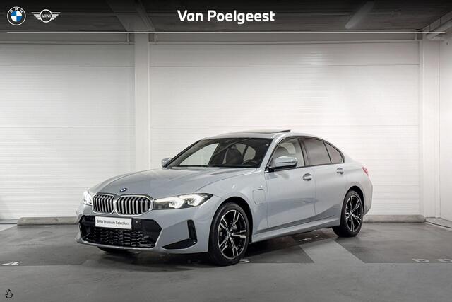 BMW 3-SERIE Sedan 330e M Sport | Schuifdak | Trekhaak