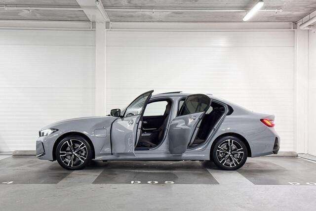 BMW 3-SERIE Sedan 330e M Sport | Schuifdak | Trekhaak