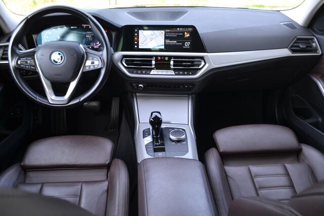 BMW 3-SERIE Touring 320e Panoramadak | Laserlicht | Sportstoel | Leer | Stoelverw. | Achteruitrijcamera |