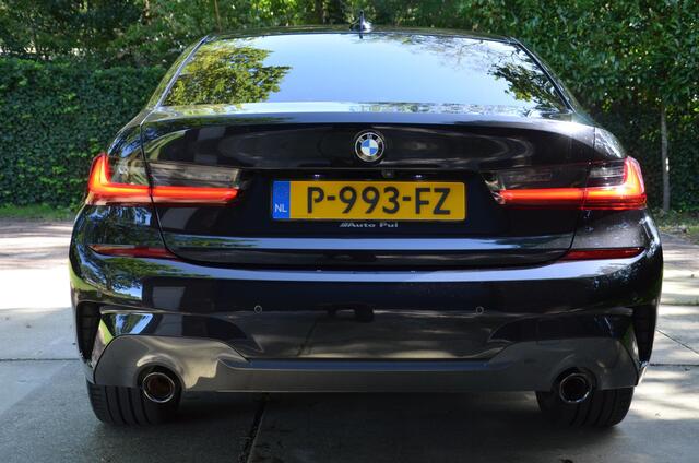 BMW 3-SERIE 320e Business Edition Plus M Sport Automaat/Navi/Pdc/Ecc/Achteruitrijcamera/Stoelverwarming/Apple Carplay/Android Auto /virtual dashboard/Cruise control adaptief/Extra getint glas/Leer
