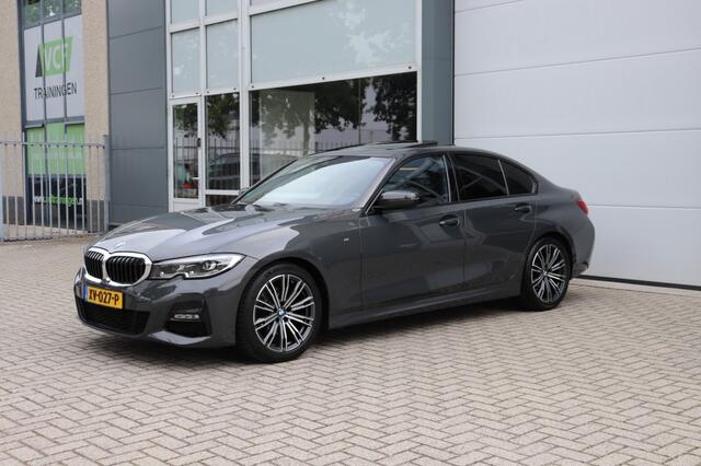 BMW 3-SERIE 320I HIGH EXE. ED./M-SPORT/1E EIG./SCHUIFDAK/H.K.AUDIO/LEER/ORIG.NL/18INCH