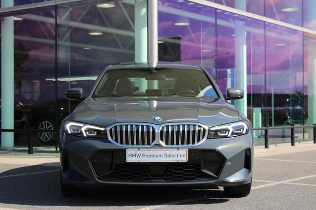 BMW 3-SERIE 330e M Sport Automaat / Sportstoelen / Active Cruise Control / Stoelverwarming / Harman Kardon