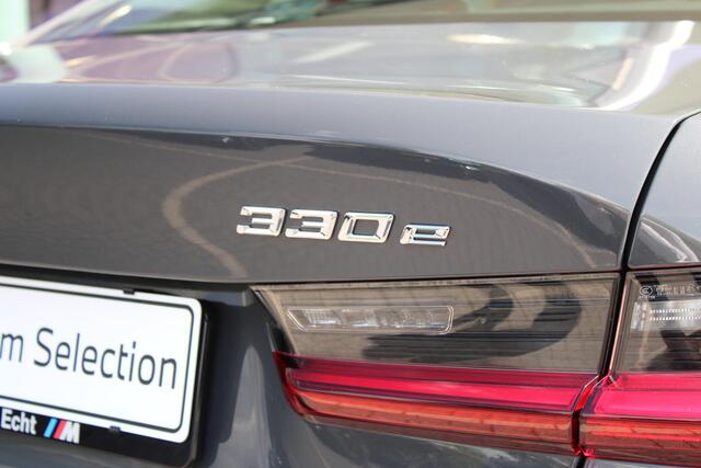BMW 3-SERIE 330e M Sport Automaat / Sportstoelen / Active Cruise Control / Stoelverwarming / Harman Kardon