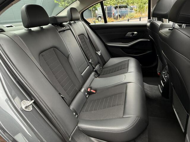 BMW 3-SERIE 320i Executive Edition / NL-auto / 2de eigenaar