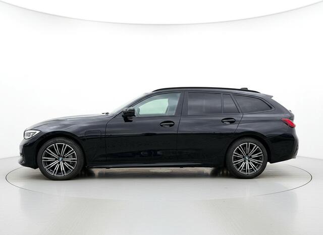 BMW 3-SERIE Touring 330e