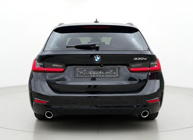BMW 3-SERIE Touring 330e
