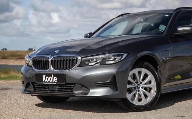 BMW 3-SERIE Touring 330e High Executive LED / DEALER ONDERHOUDEN / CAMERA / CARPLAY / PHEV