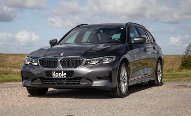 BMW 3-SERIE Touring 330e High Executive LED / DEALER ONDERHOUDEN / CAMERA / CARPLAY / PHEV