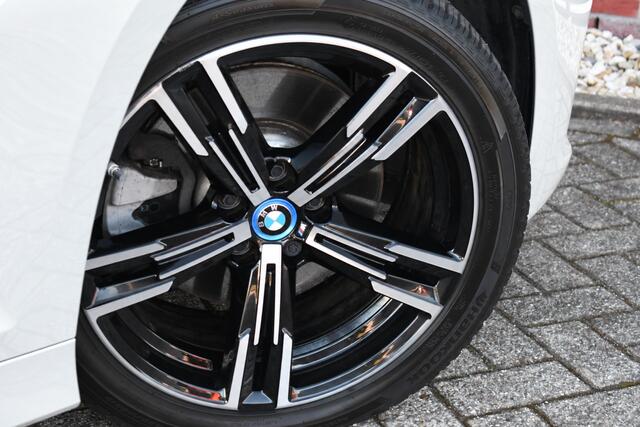 BMW 3-SERIE Touring 320e M-Sport Shadowline Leder 18inch BTW-auto