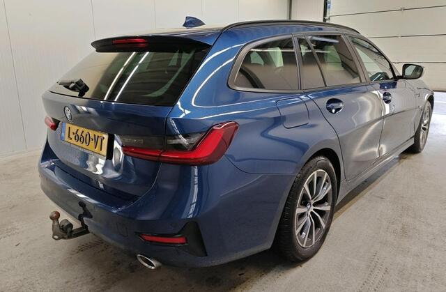 BMW 3-SERIE Touring 320e 204 pk Business Edition Plus Trekhaak Panoramadak Life Cockpit Prof Sportstoelen Leder Stoelverwarming Laser Koplampen NL Auto Plug in Hybride