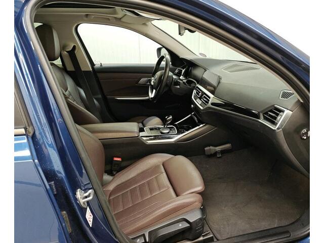 BMW 3-SERIE Touring 320e 204 pk Business Edition Plus Trekhaak Panoramadak Life Cockpit Prof Sportstoelen Leder Stoelverwarming Laser Koplampen NL Auto Plug in Hybride