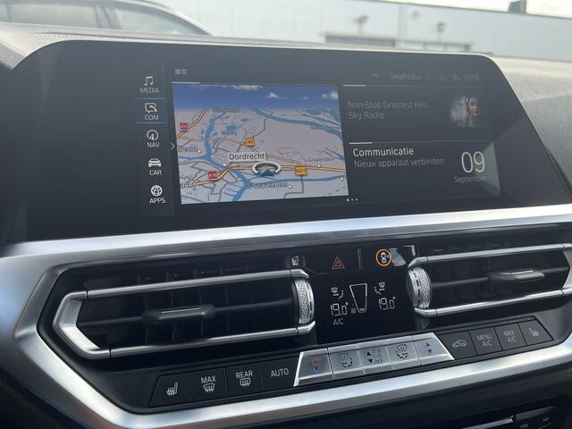 BMW 3-SERIE Touring 330e M-Sport | Hifi | 18" | Leder | Stoelverwarming